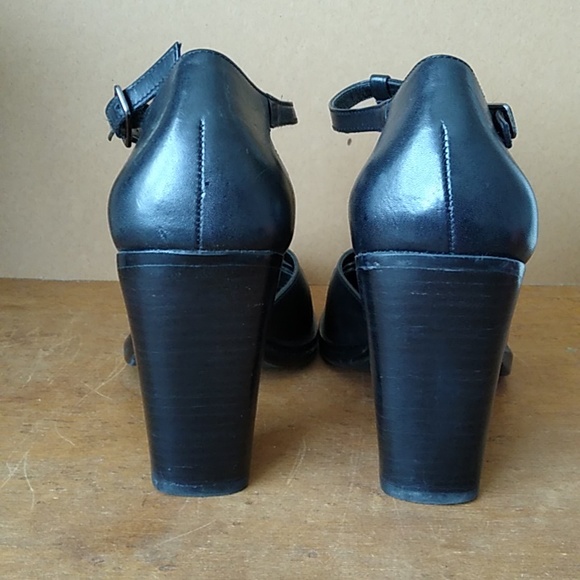 Reaction by Kenneth Cole Black Leather T-Straps 8.5 - Picture 4 of 12